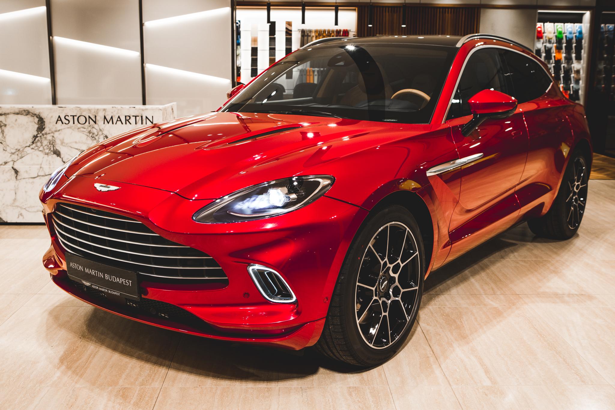 Aston Martin DBX 4.0 V8