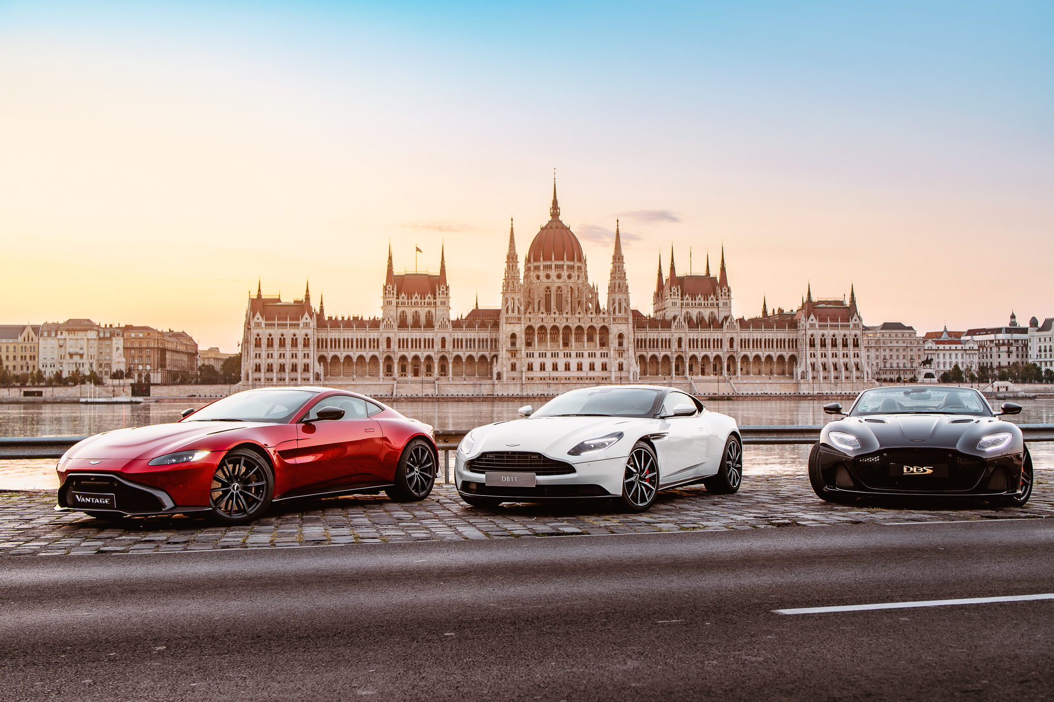Aston Martin modellek először Budapest aszfaltján