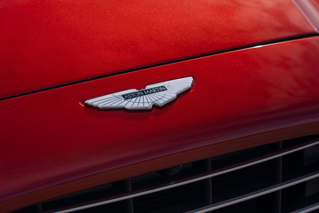 Aston Martin DBX_08.jpg