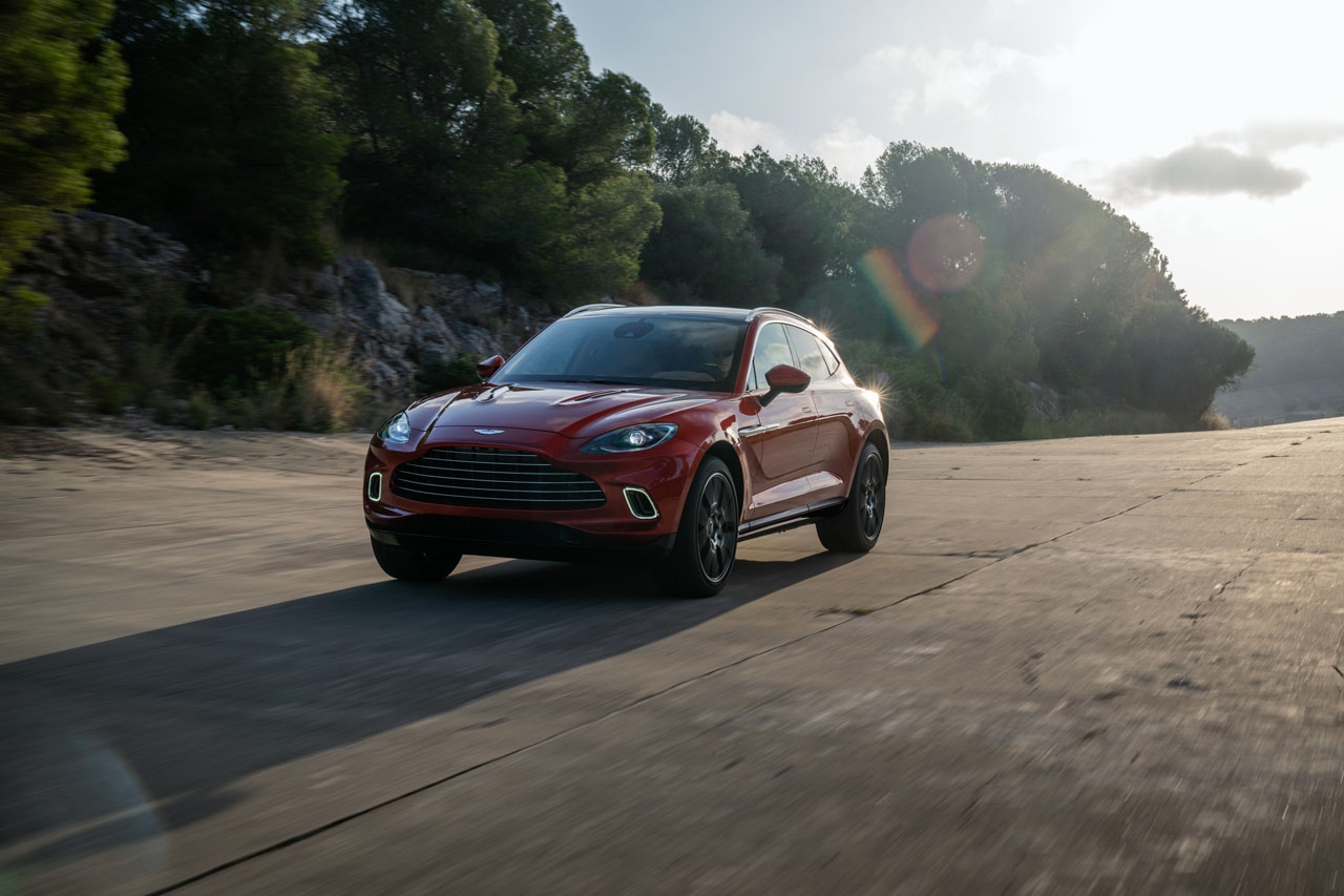 Aston Martin DBX_29.jpg